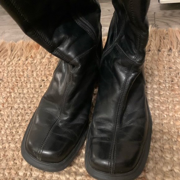 [SOLD] Italian-made genuine leather knee high boots - Picture 3 of 9